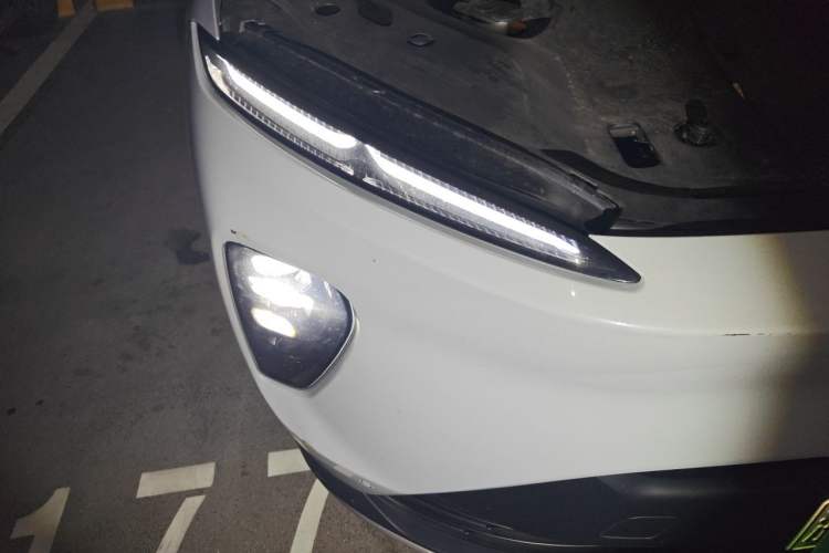 Used Nio ES8 2023 75 kWh Right Front Headlight
