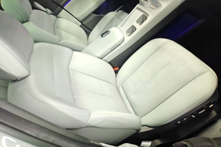 Used Nio ES8 2023 75 kWh Right Front Seat