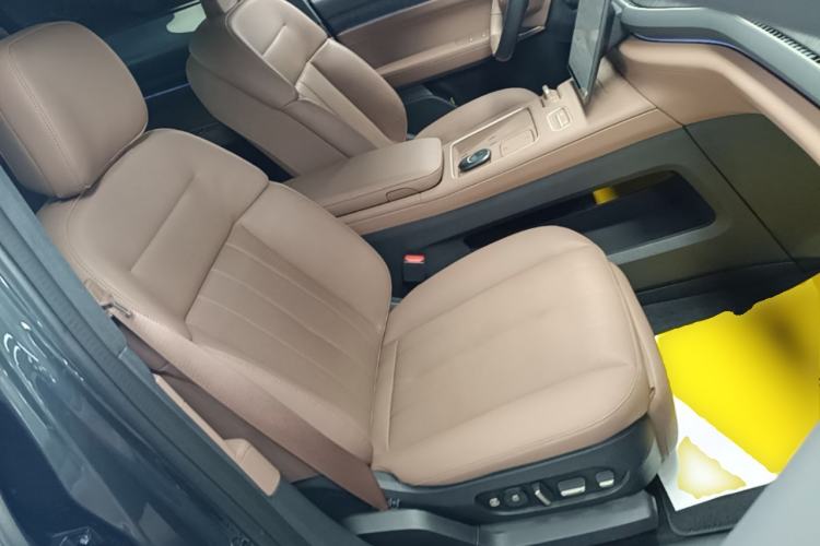 Used Nio ES8 2023 100kWh Signature Edition Right Front Seat