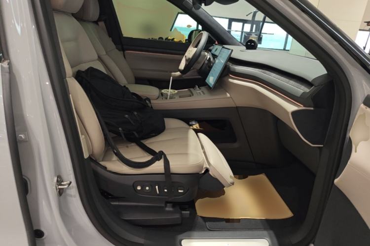Used Nio ES8 2023 100kWh Executive Edition Right Front Seat