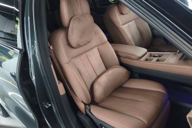 Used Nio ES8 2023 100kWh Signature Edition Right Front Seat