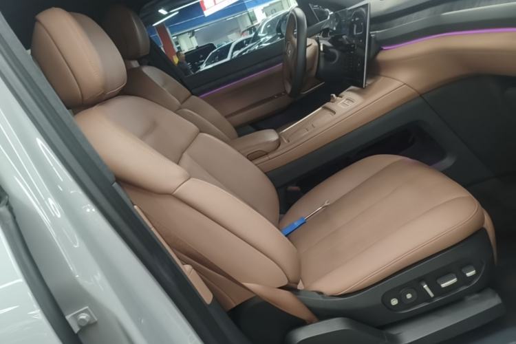 Used Nio ES8 2023 75 kWh Right Front Seat