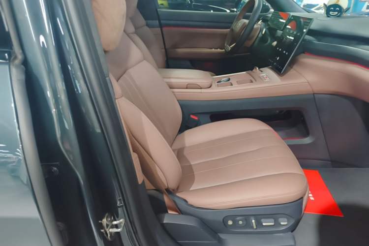 Used Nio ES8 2023 75 kWh Right Front Seat