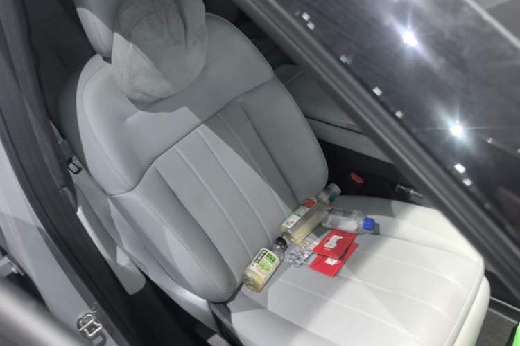 Used Nio ES8 2023 75 kWh Right Front Seat