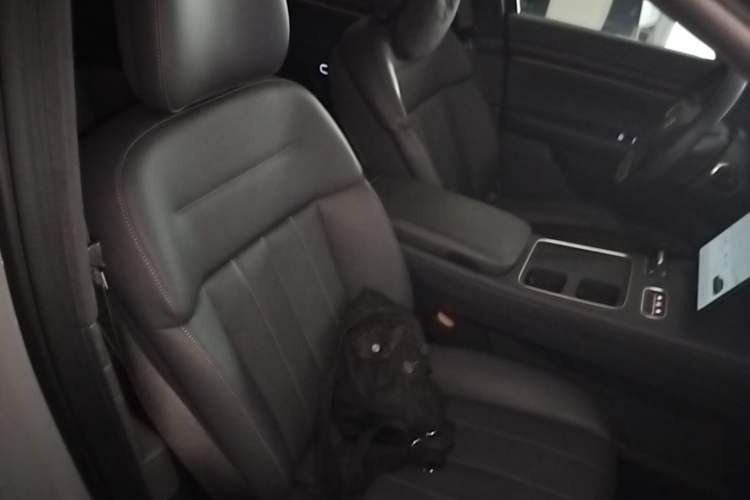 Used Nio ES8 2023 75 kWh Executive Edition Right Front Seat