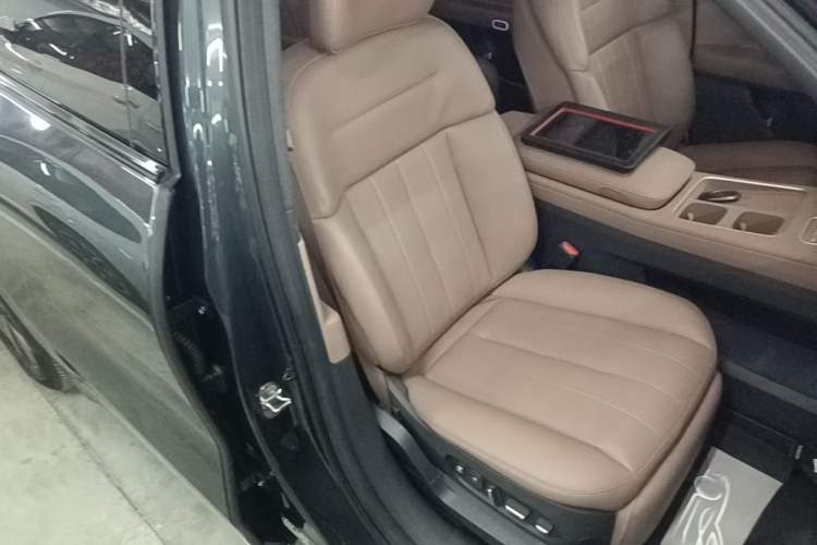 Used Nio ES8 2023 75 kWh Right Front Seat