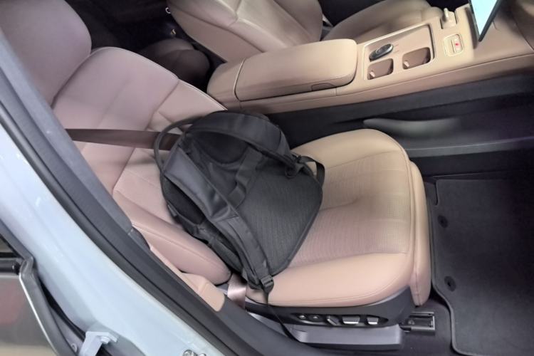 Used Nio ES8 2023 75 kWh Right Front Seat