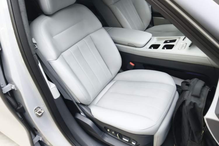 Used Nio ES8 2023 75 kWh Right Front Seat