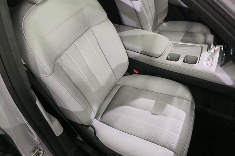 Used Nio ES8 2023 75 kWh Right Front Seat