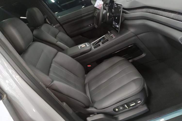 Used Nio ES8 2023 75 kWh Right Front Seat