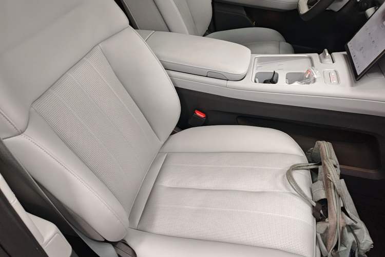 Used Nio ES8 2023 75 kWh Executive Edition Right Front Seat