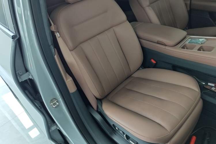 Used Nio ES8 2023 75 kWh Executive Edition Right Front Seat