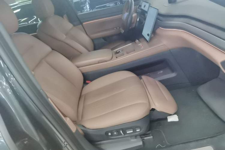 Used Nio ES8 2023 75 kWh Right Front Seat
