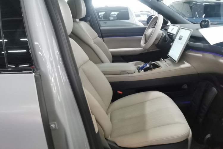 Used Nio ES8 2023 100kWh Right Front Seat