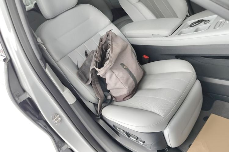 Used Nio ES8 2023 75 kWh Right Front Seat