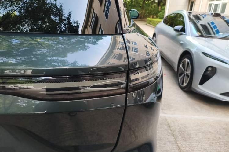 Used Nio ES8 2023 100kWh Signature Edition Right Rear Taillight
