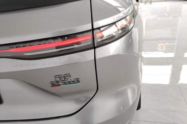 Used Nio ES8 2023 75 kWh Right Rear Taillight