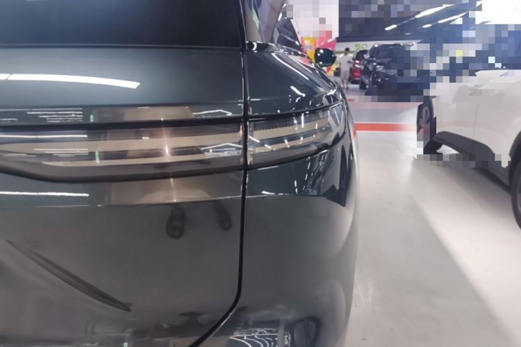 Used Nio ES8 2023 75 kWh Right Rear Taillight
