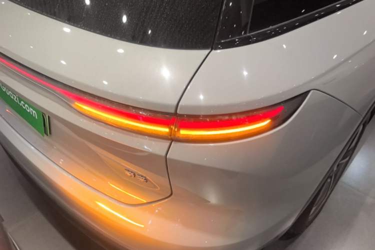 Used Nio ES8 2023 75 kWh Right Rear Taillight