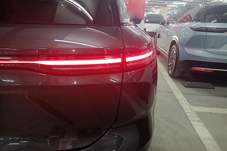 Used Nio ES8 2023 75 kWh Right Rear Taillight