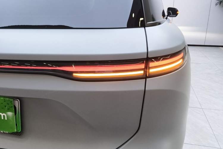 Used Nio ES8 2023 75 kWh Right Rear Taillight