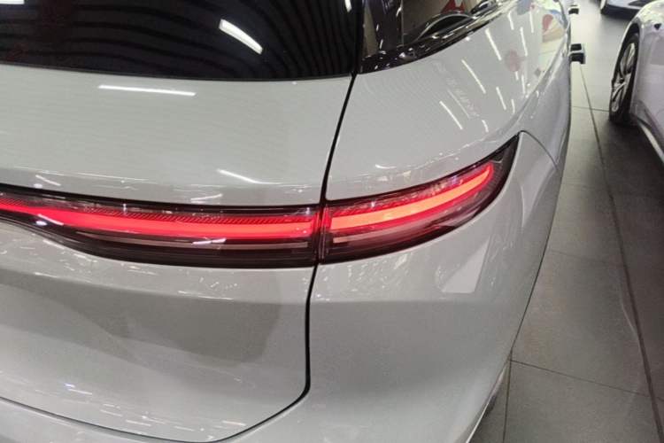 Used Nio ES8 2023 75 kWh Right Rear Taillight