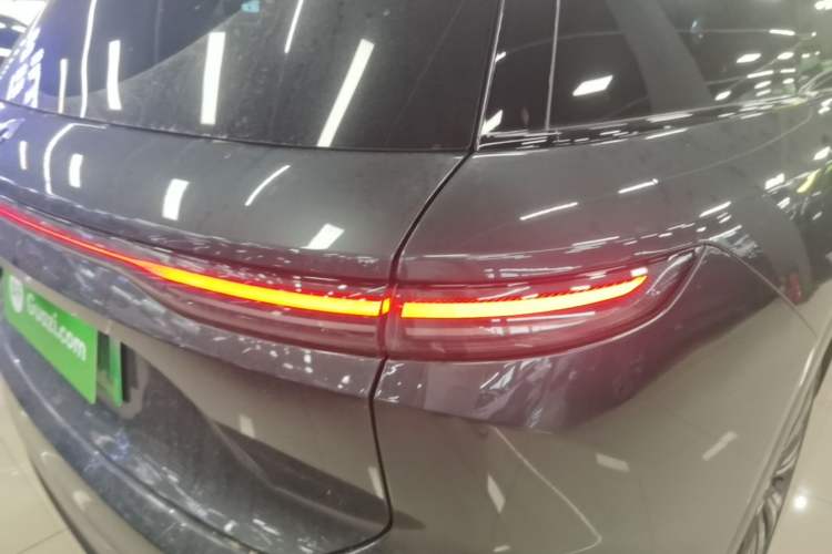 Used Nio ES8 2023 75 kWh Right Rear Taillight
