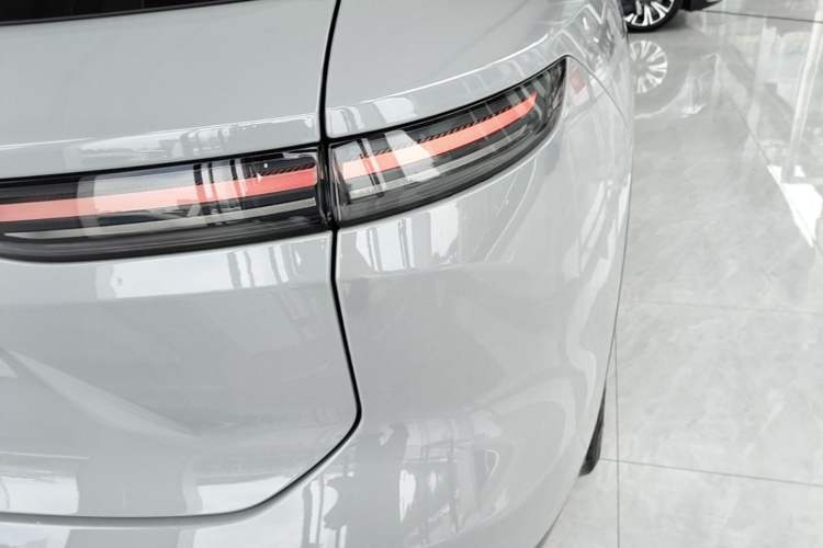 Used Nio ES8 2023 75 kWh Right Rear Taillight