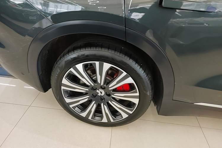 Used Nio ES8 2023 75 kWh Right Rear Wheel Hub