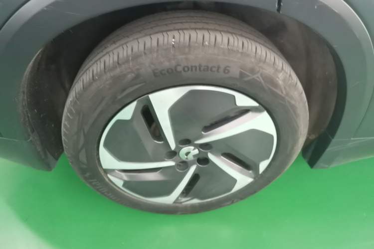 Used Nio ES8 2023 75 kWh Executive Edition Right Rear Wheel Hub