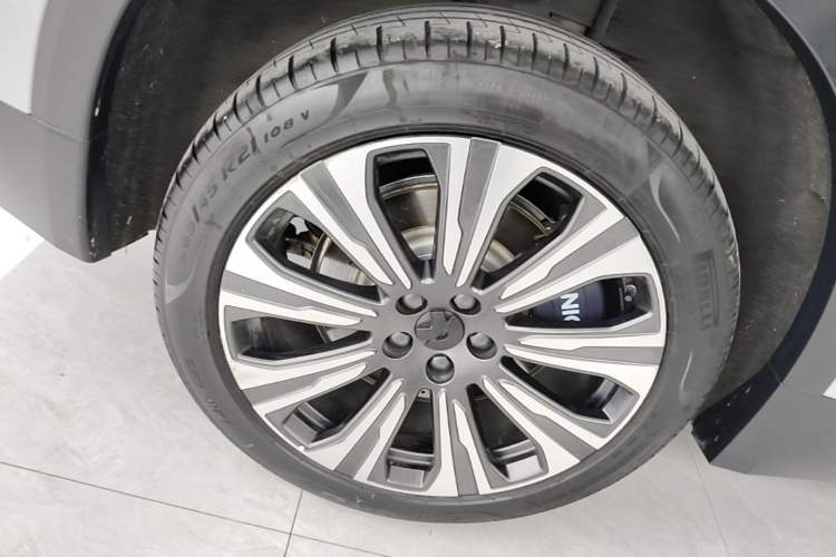 Used Nio ES8 2023 75 kWh Right Rear Wheel Hub