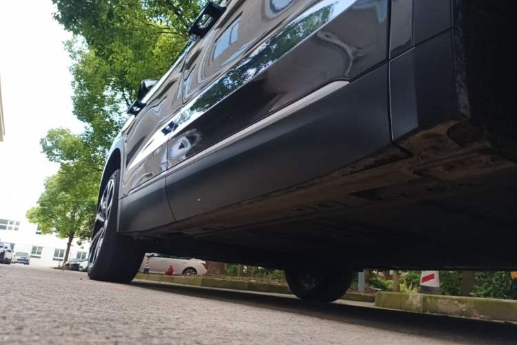Used Nio ES8 2023 100kWh Signature Edition Right Side Sill