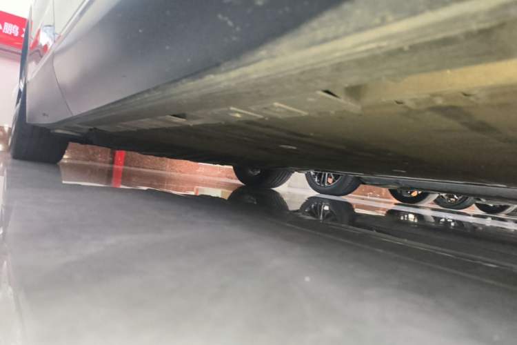Used Nio ES8 2023 100kWh Signature Edition Right Side Sill