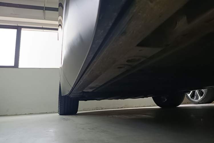 Used Nio ES8 2023 100kWh Signature Edition Right Side Sill