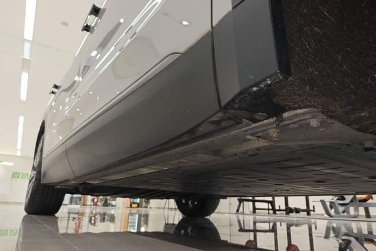 Used Nio ES8 2023 100kWh Executive Edition Right Side Sill