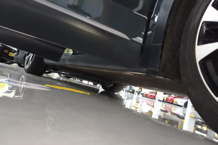 Used Nio ES8 2023 100kWh Signature Edition Right Side Sill