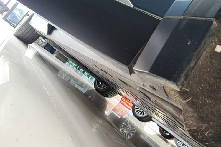 Used Nio ES8 2023 75 kWh Right Side Sill