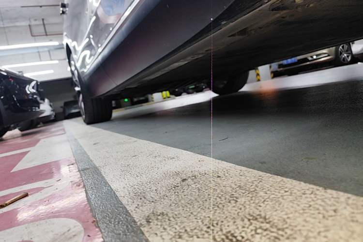 Used Nio ES8 2023 75 kWh Right Side Sill
