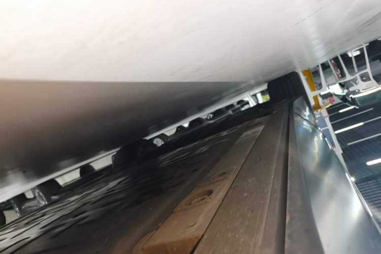 Used Nio ES8 2023 75 kWh Right Side Sill