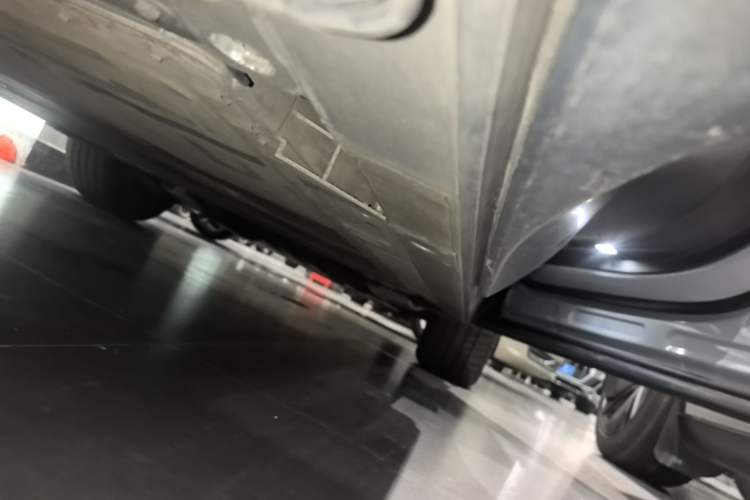 Used Nio ES8 2023 75 kWh Right Side Sill