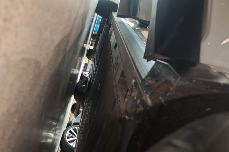Used Nio ES8 2023 100kWh Signature Edition Right Side Sill