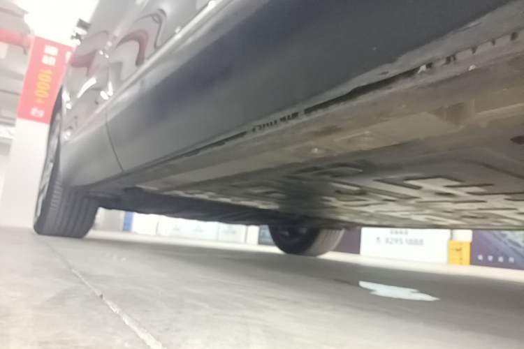 Used Nio ES8 2023 75 kWh Right Side Sill