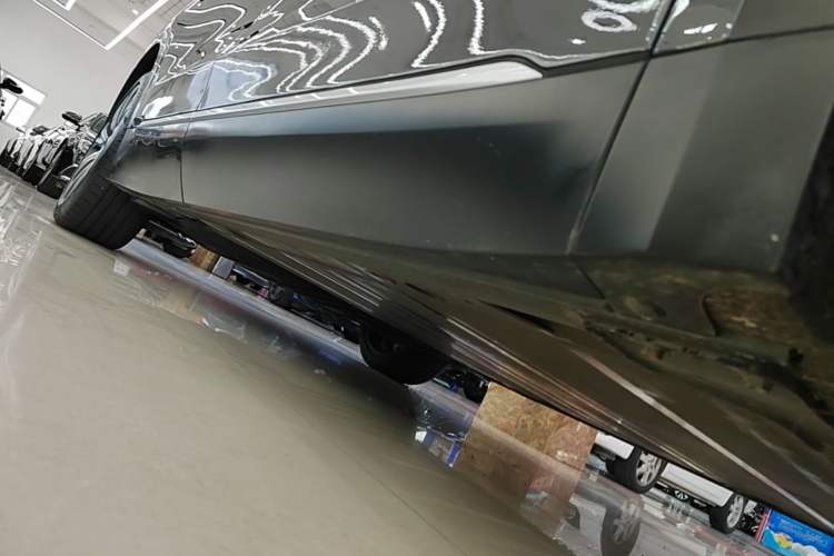Used Nio ES8 2023 75 kWh Right Side Sill