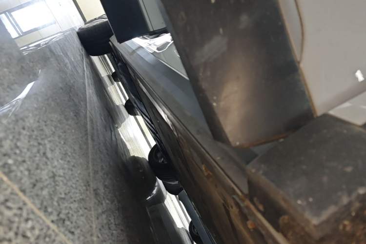 Used Nio ES8 2023 75 kWh Right Side Sill