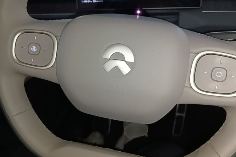 Used Nio ES8 2023 75 kWh Executive Edition Steering Wheel