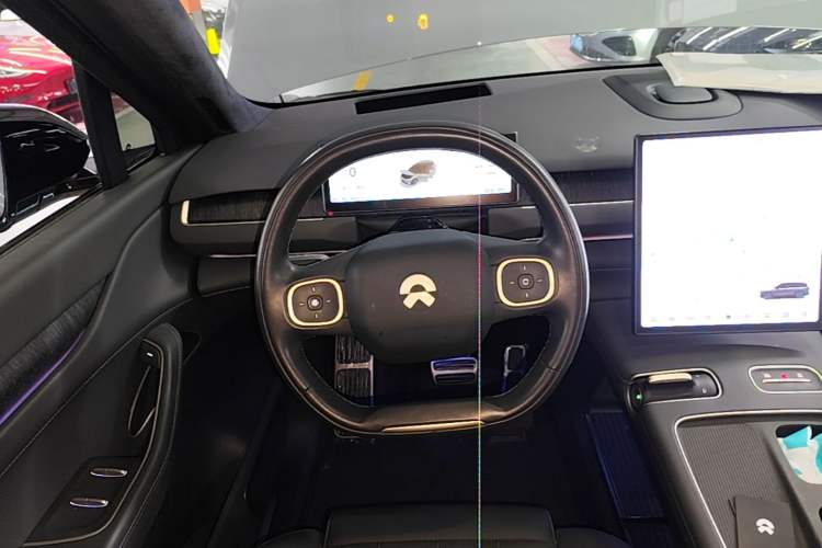 Used Nio ES8 2023 75 kWh Steering Wheel