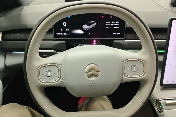Used Nio ES8 2023 75 kWh Executive Edition Steering Wheel