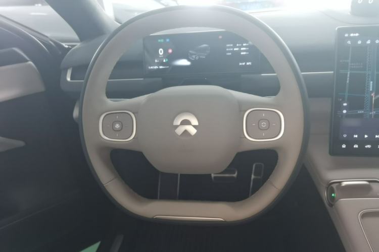 Used Nio ES8 2023 75 kWh Executive Edition Steering Wheel