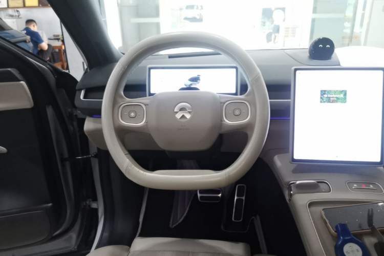 Used Nio ES8 2023 100kWh Steering Wheel