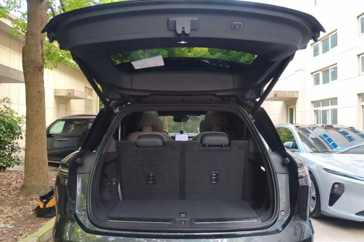 Used Nio ES8 2023 100kWh Signature Edition Trunk